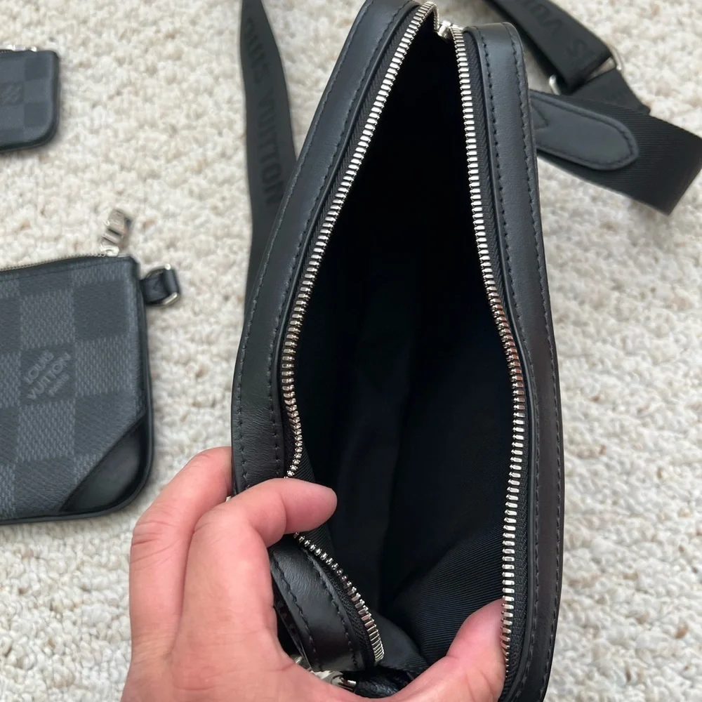 Louis Vuitton Trio Messenger bag in Damier Graphite canvas. - Picture 5 of 9